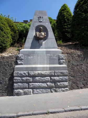 Monument lieutenant g�n�ral Goblet d'Alviella